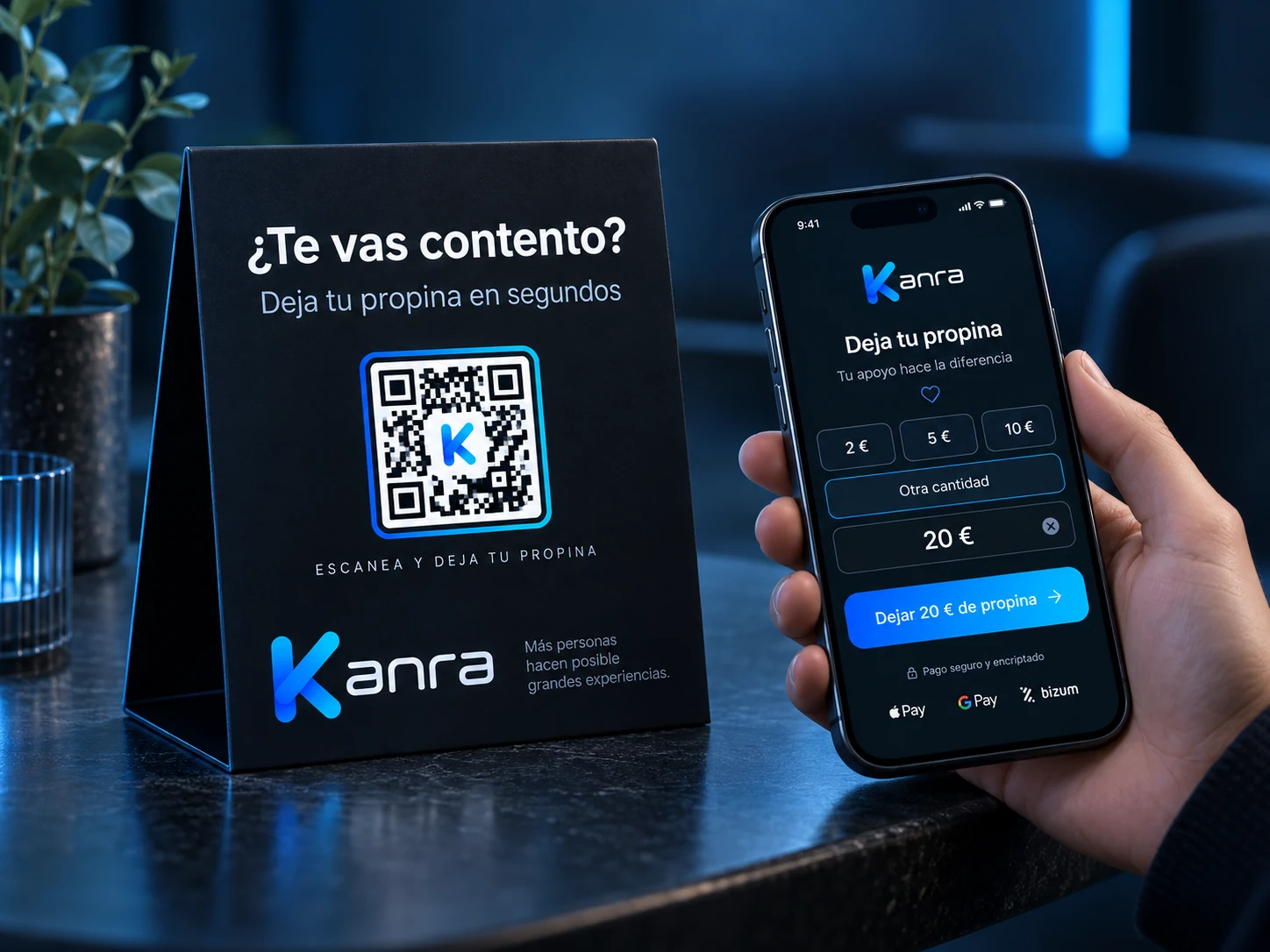 Cliente dejando una propina digital con Kanra mediante un QR en un negocio